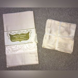 Vintage Ivory Damask Tablecloth & Napkin Set JAPAN